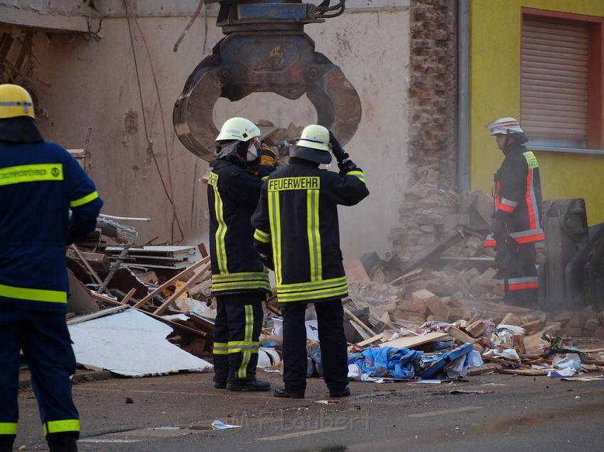 Hausexplosion Bruehl bei Koeln Pingsdorferstr P389.JPG